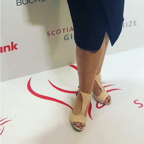 Cream Patent Leather DKNY Heels with Gold Adornments - Picture 5 of 5